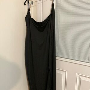 Bloom long black dress with slit
